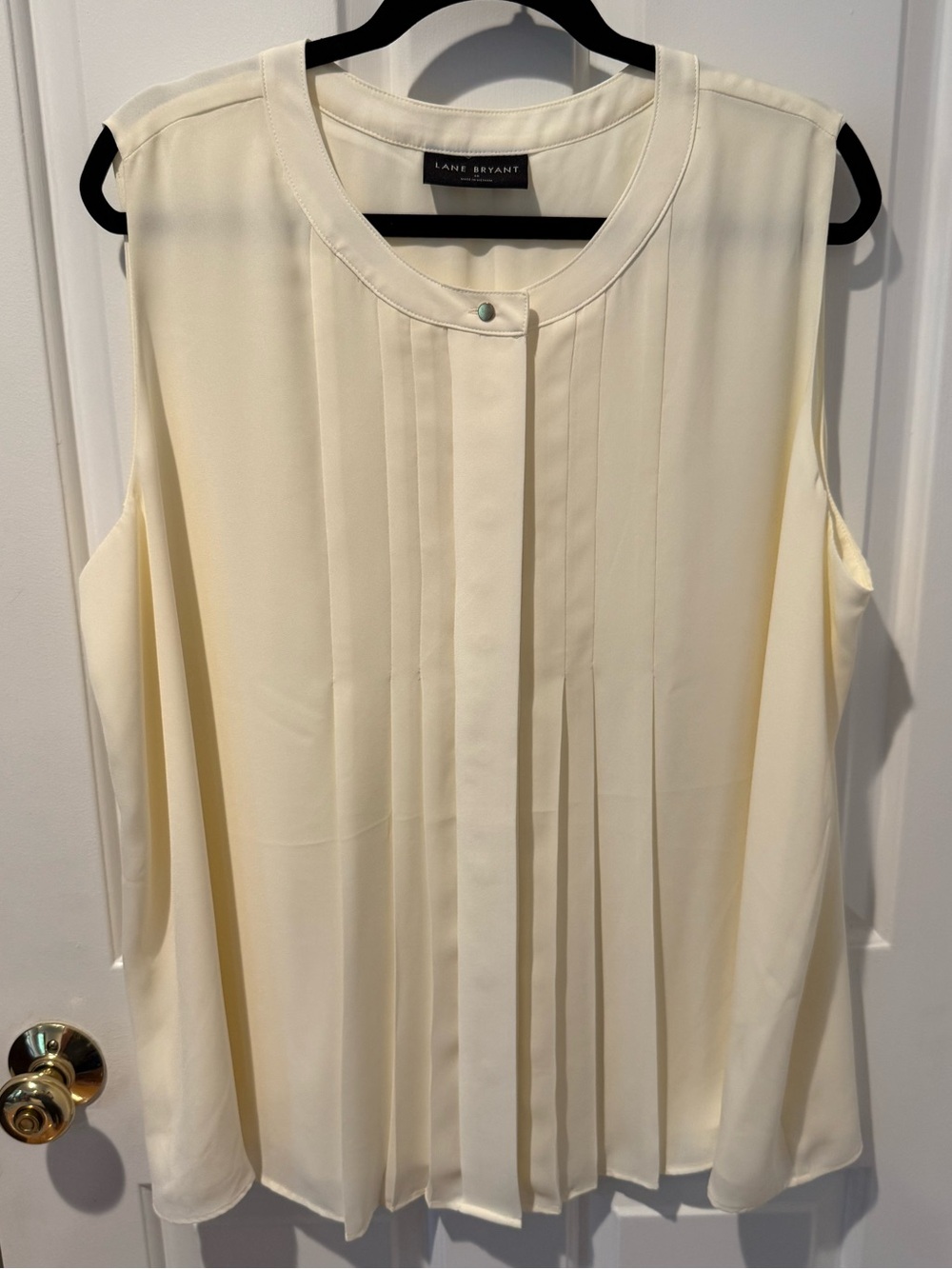 Lane Bryant Ivory Pleated Sleeveless Top 18